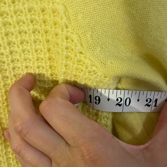 Yellow Knit Long Sleeve Neiman Marcus Cashmere Sweater - Picture 5 of 5
